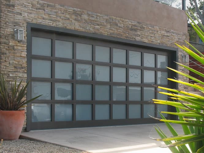 AMC production : votre porte de garage personnalisée en un clic !