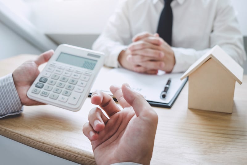 Emprunter 300 000 euros sur 10 ans en 2022 : tous nos conseils