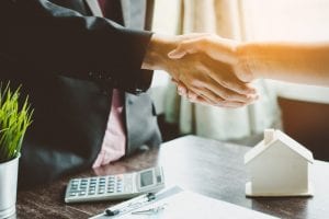 Courtier commercial, indépendant ou en ligne